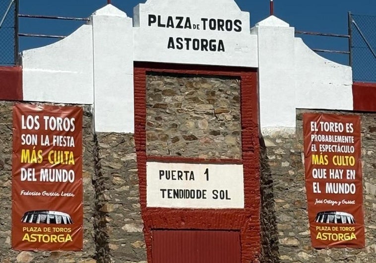 La plaza de toros de Astorga lista para acoger «la fiesta más culta del mundo»